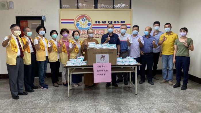 佛光會捐贈防疫物資 為東港警加油打氣