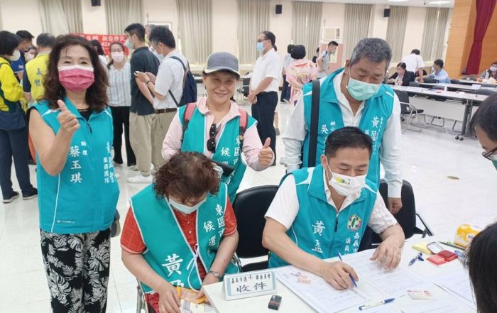 承續民主前輩蔡同榮精神黃盈智登記參選重返嘉義市議會