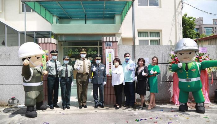 黃敏惠市長後備指揮官傅中將為安樂營區職場互助教保服務中心揭牌