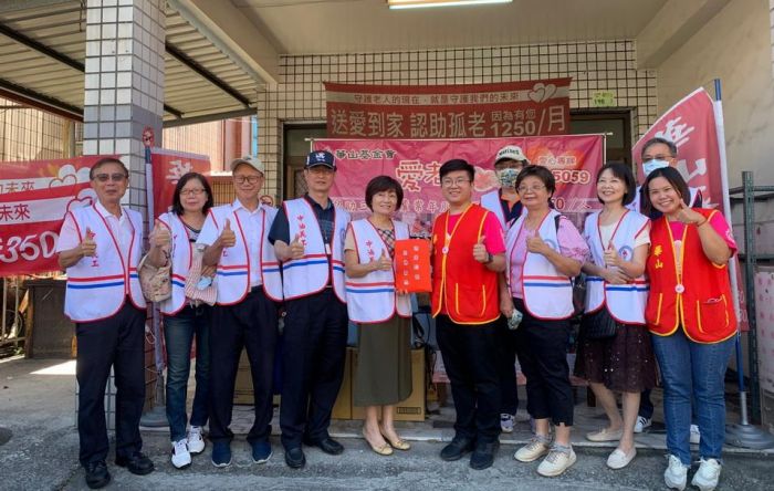 中油石化前進屏東信國社區關懷華山孤老