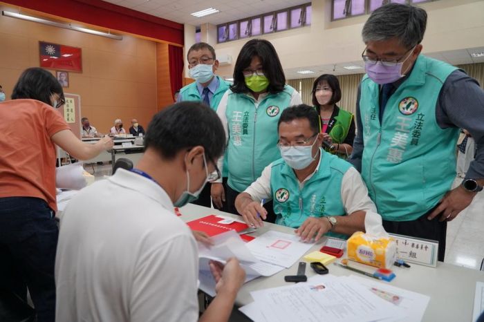 立委王美惠辦公室首席顧問黃敏修登記參選嘉義市議員
