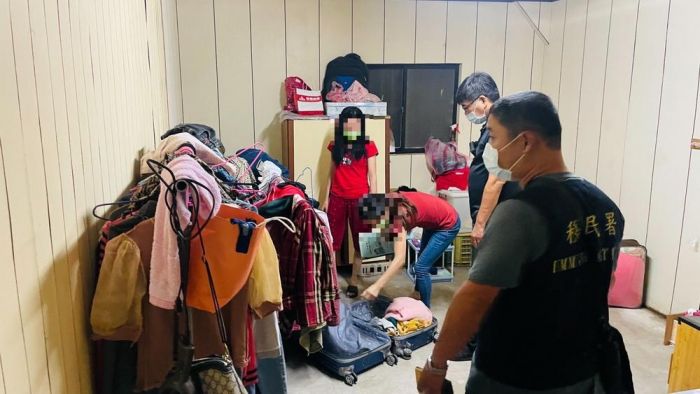 移民署嘉義市專勤隊不畏風雨突襲 失聯移工母子檔就逮