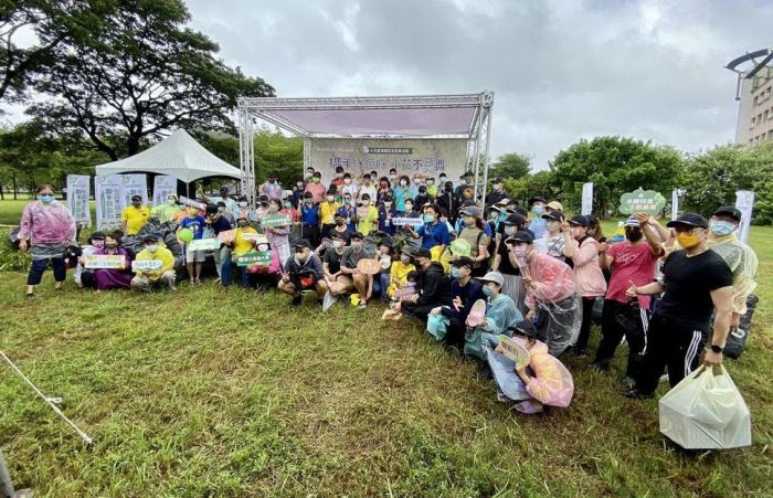 屏東林管處聯手高雄大學除蔓  共創無蔓校園環境