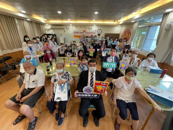 吞嚥卡卡中秋這樣吃! 高醫凍月餅、另類烤串長者都能安心食用