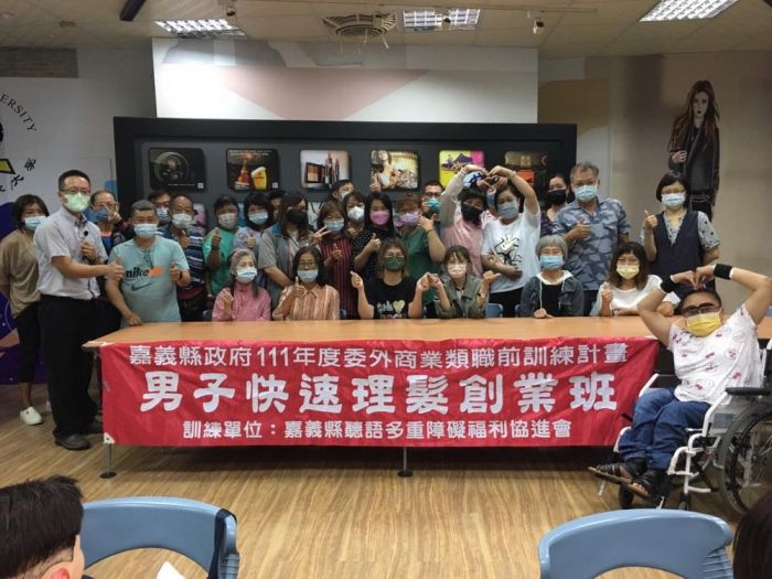 嘉義縣職前訓練！男子快速理髮創業班今結訓