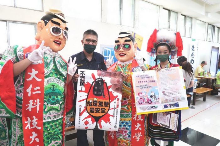 大仁科大社團博覽會迎新生 里港警友善校園安全宣導