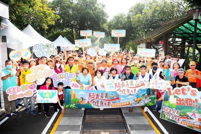 嘉市響應國際失智月黃敏惠市長帶領「橘色大軍」走出戶外