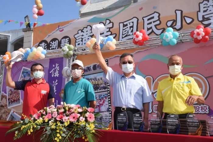 講美國小百年校慶 賴峰偉期勉再創百年風華
