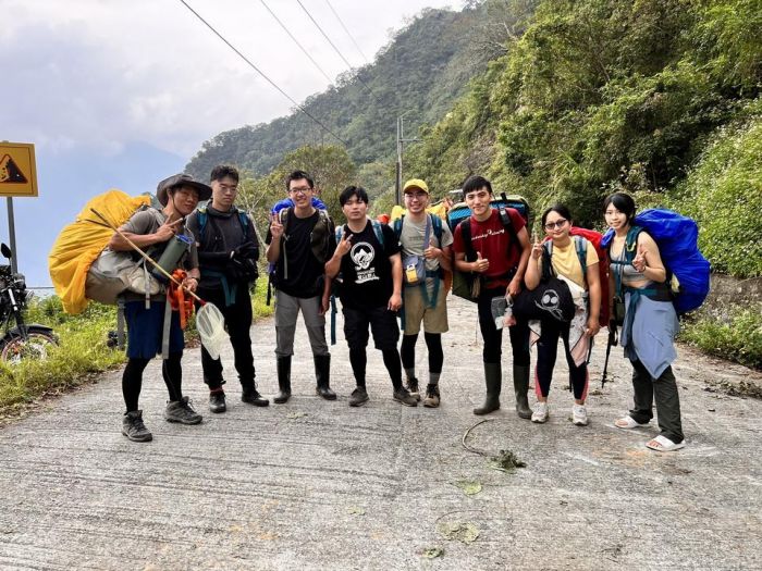 瑪家鄉屏專五道路坍方8遊客受困山上今下午安全下山