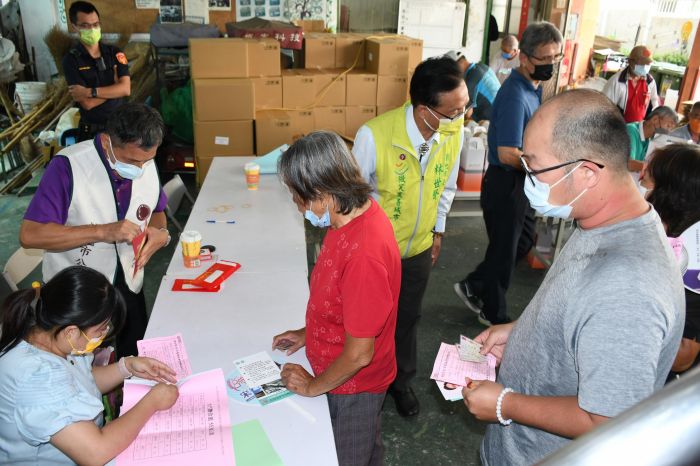 彰化市發放重陽節敬老禮金 3成長者選擇領現金