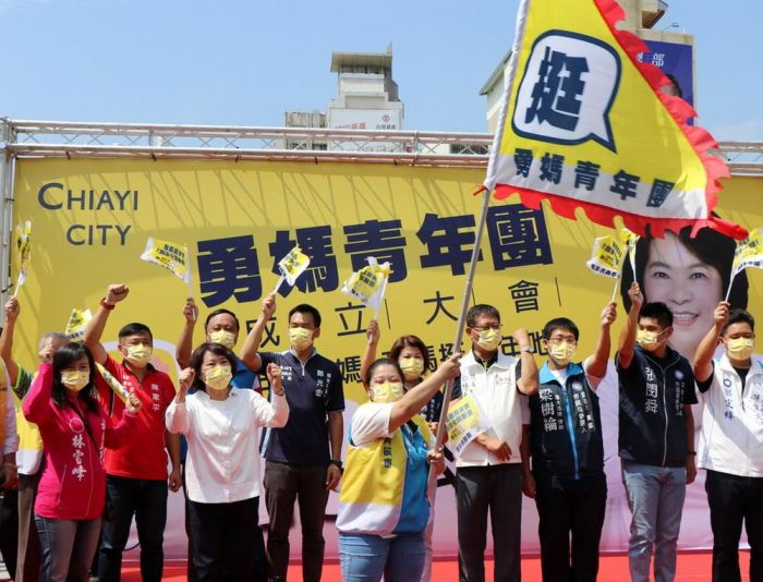 我挺少年吔！ 黃敏惠力挺18歲公民權 「勇媽青年團」啟航