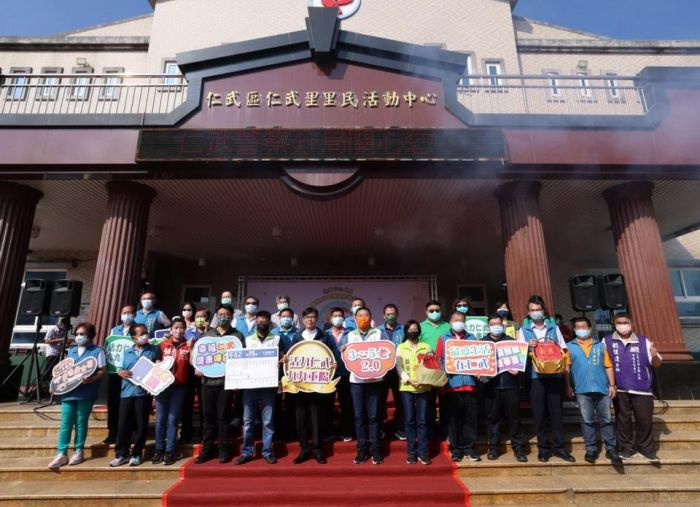 仁武重陽敬老活動 陳其邁提醒長輩接種疫苗提升保護力