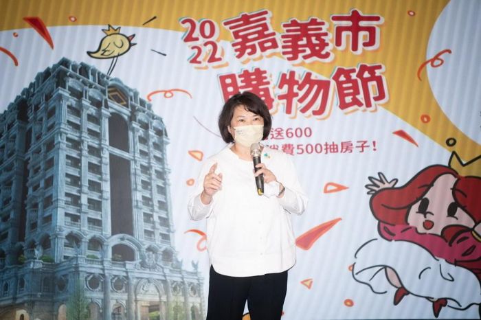 2022嘉義市購物節服務升級 幫長輩登錄發票獲好評