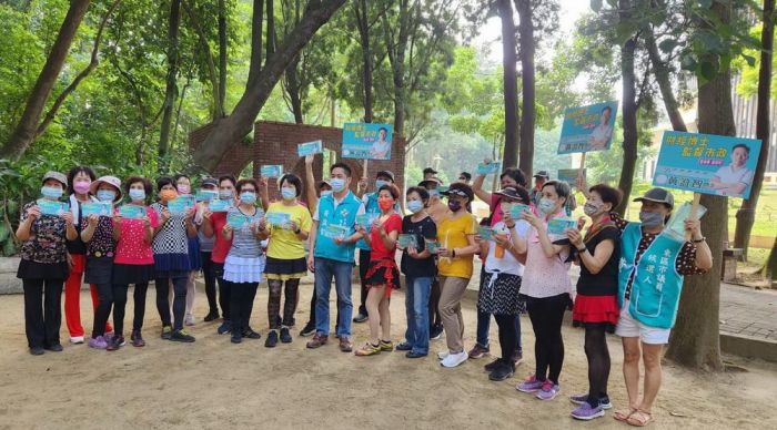 黃盈智主張嘉義公園上午停車不收費 65歲以上免費裝全口假牙
