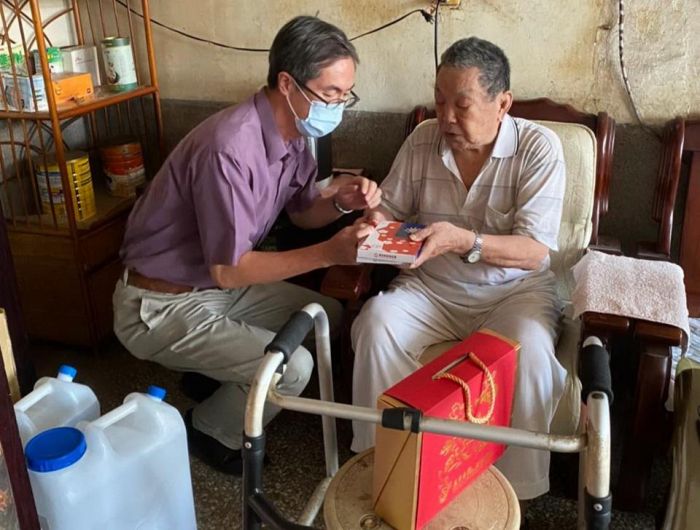 國慶日前夕 屏東縣榮服處訪慰抗戰英雄秦桂英