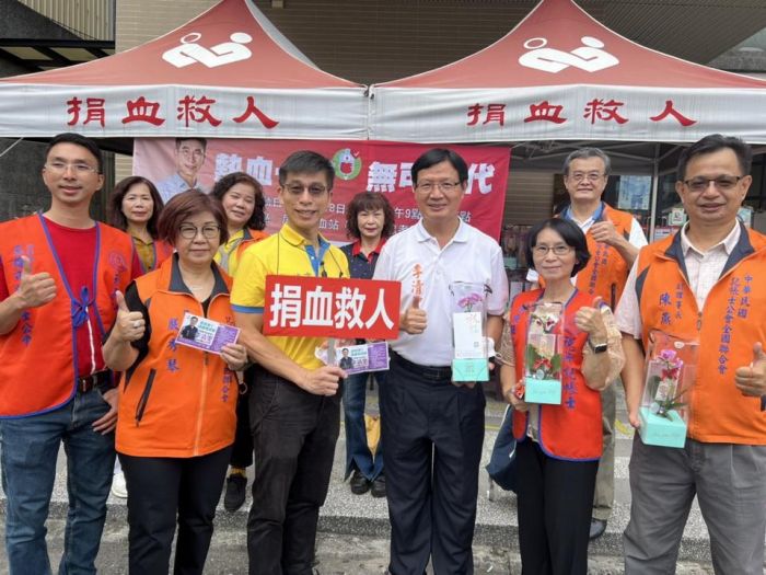 鍾佳濱屏東服務處辦愛心捐血活動 一起挽袖來捐血