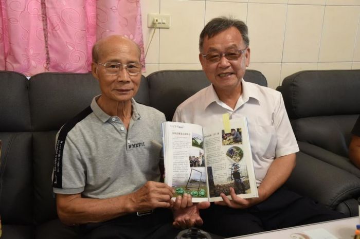 賴峰偉探訪砌牆匠師許仁雄 感謝傳承先人生活智慧