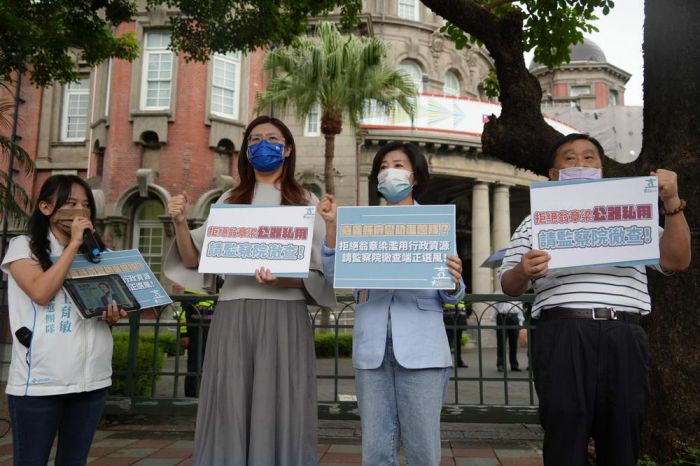 王育敏至監察院檢舉翁章梁濫用縣府資源上架個人廣告逾千幅