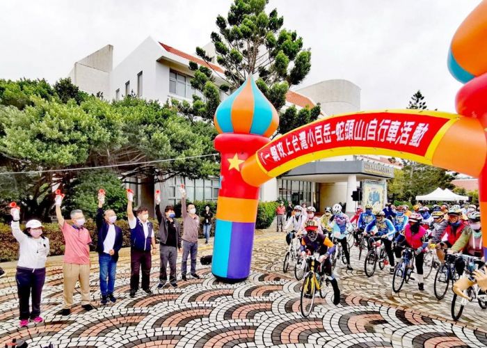 乘著澎湖的風 一騎攻上小百岳蛇頭山