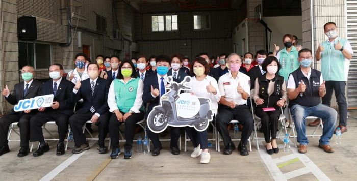 嘉義國際青商會捐贈電動機車 環保減碳為消防救災增添助力