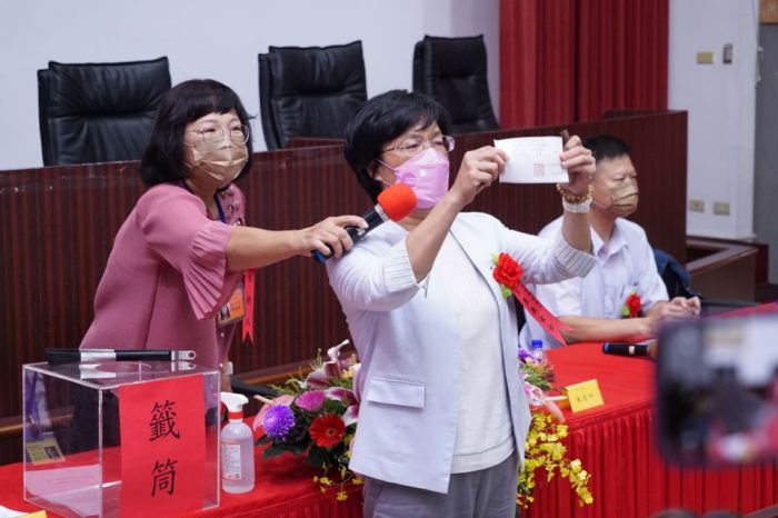 彰化縣長候選人號次出爐 1號王惠美：一馬當先、一定當選 2號黃秀芳：彰化大進步，縣民大勝利