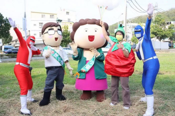萬聖節前夕 黃偵琳和陳小菊、陳小邁與小朋友互動