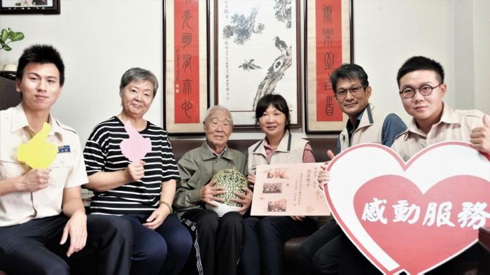 澎湖縣榮服處轉贈輔導會福壽北瓜 賀百歲人瑞平安喜樂