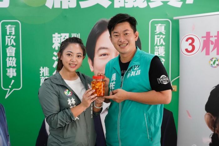 陳柏惟旗山助選開直播掃街 大讚林慧欣具備從政特質