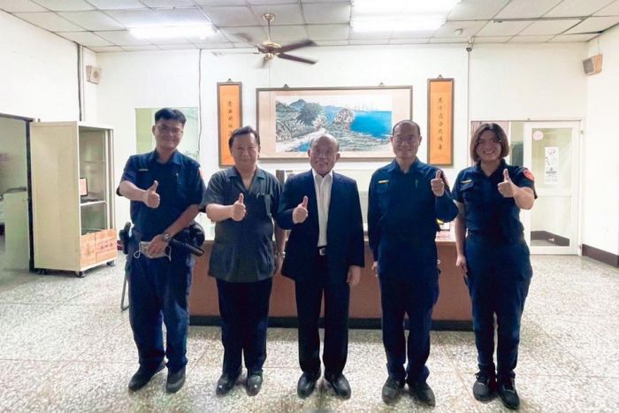 行政院長蘇貞昌慰勉東港分局執勤同仁