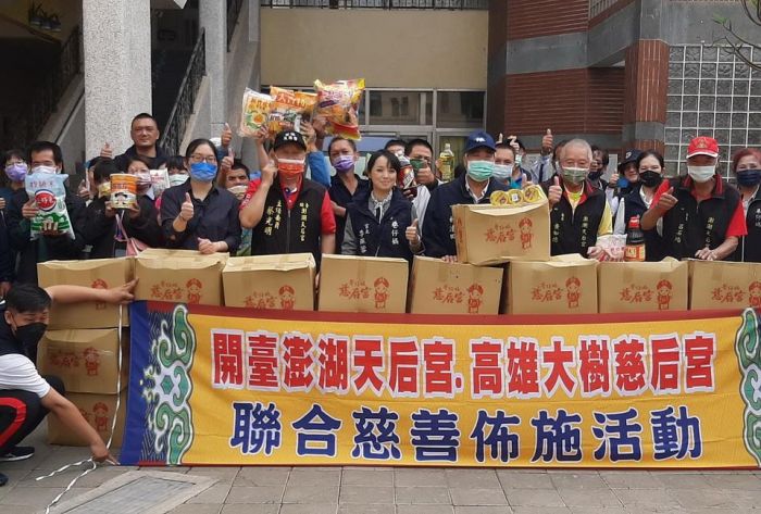 高雄大樹慈后宮 跨海送愛心物資到澎湖