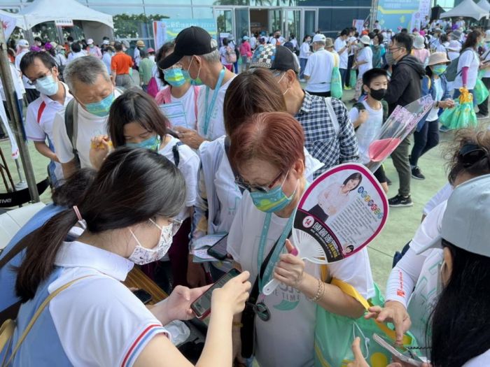 2022爺奶Color Walk健走活動 近千民眾熱情參與