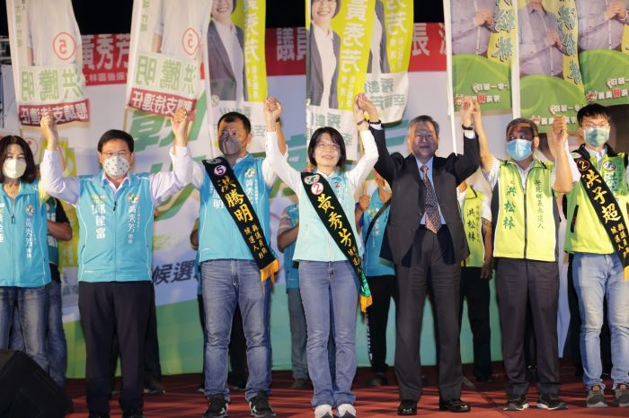 黃秀芳彰化芳苑造勢大會2千人湧入 沈榮津：黃秀芳說的中央挺到底