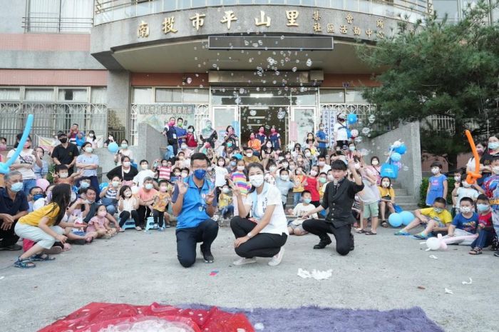 許淑華與張嘉哲舉辦泡泡派對親子活動