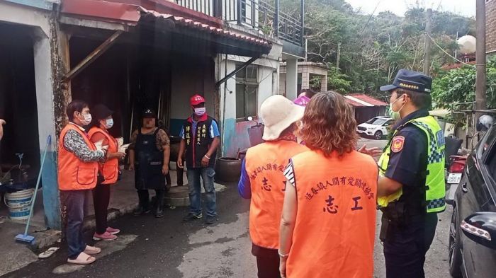 恆警深入地方與善心團體 關懷火災受害民眾