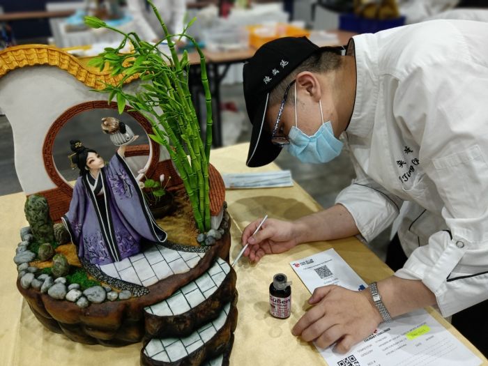 翻糖蛋糕詮釋狸貓故事 大葉大學陳奕廷新加坡國際廚藝賽奪金