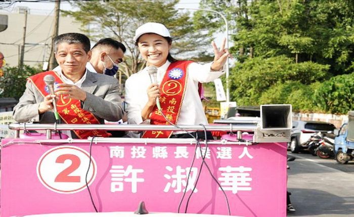 南投縣長候選人許淑華 竹山掃街拜票鄉親喊凍蒜