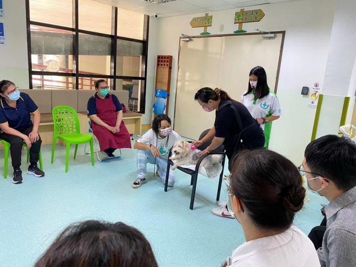 讓狗醫生為長輩開啟另一扇窗 非藥物輔助療法
