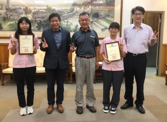  澎湖之光！馬公高中呂詠倢、黃丞琳榮獲故事臺灣獎青少年評審團獎