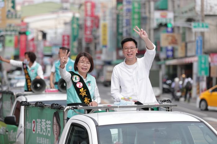 林飛帆陪同黃秀芳員林拜票 籲返鄉投票用選票決定彰化的未來