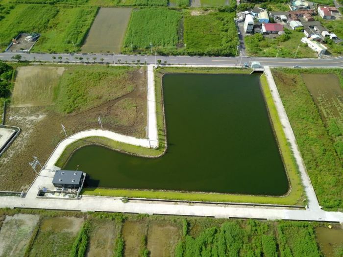 台南將軍區廣山滯洪池外觀 巨大聖誕靴造型吸睛