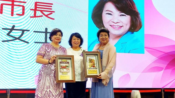 世華工商婦女企管協會嘉義分會長交接 市長黃敏惠等到場祝賀