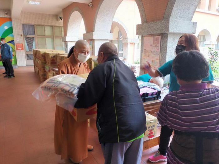 信徹蓮池功德會歲末舉辦冬令賑濟活動　