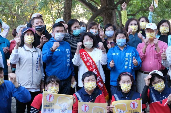 黃敏惠赴北香湖公園拜票 提嘉市公園朝「一公園一特色」規劃