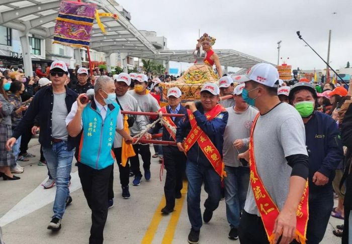 大甲媽祖抵達澎湖遶境會香 賴峰偉接駕祈求護國庇民