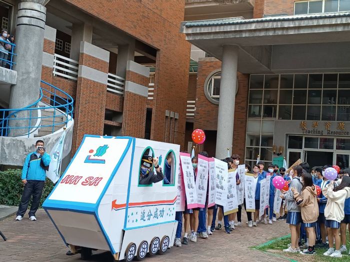 溪湖高中「高三祝福包高中」祈福誓師 溪高號火車領航追分成功