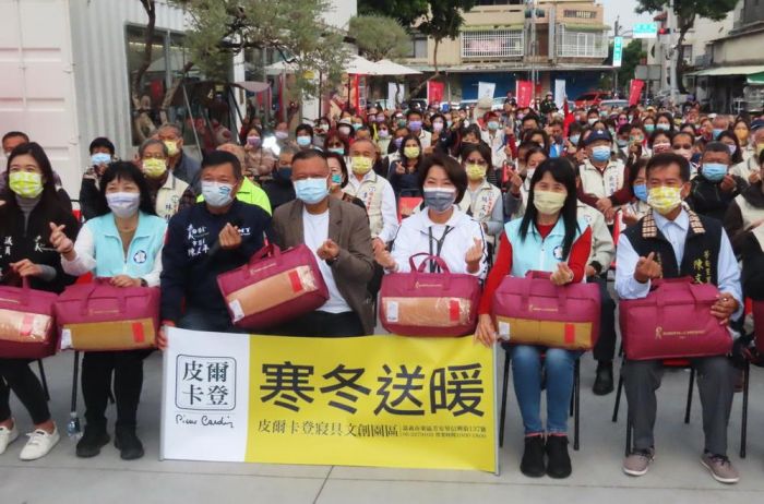 皮爾卡登暖心贈棉被 助弱勢過寒冬 陳淑慧副市長感謝企業善心