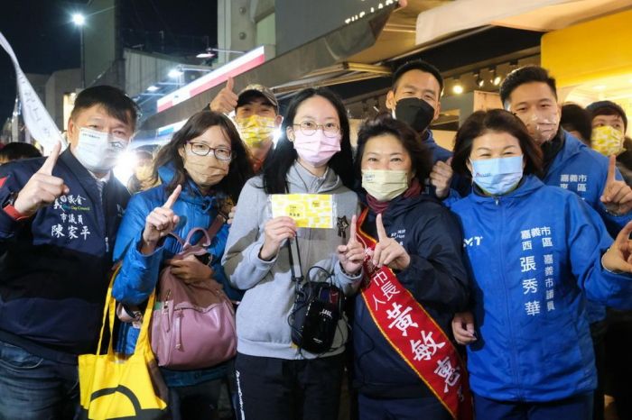 選情告急搶票固盤 最後一哩路 黃敏惠選前文化路徒步拜票