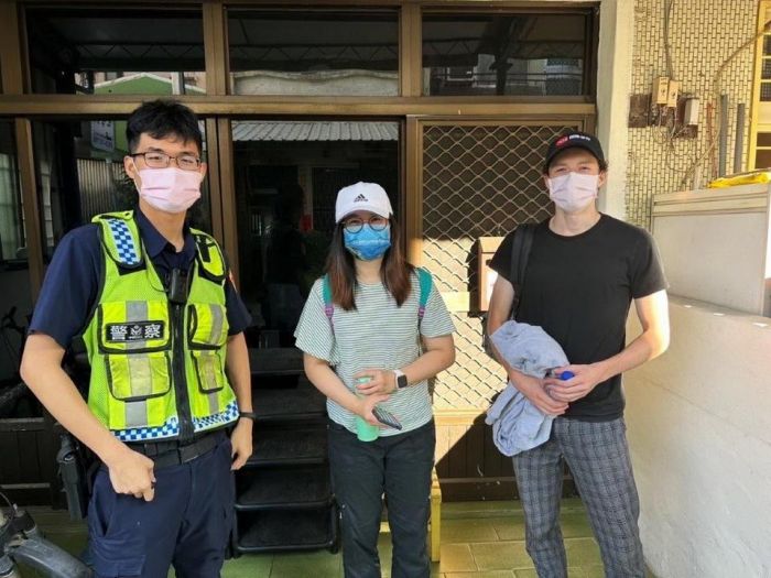 潮警協助法國男找回皮夾 為民服務不分國際