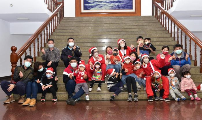 聖誕節來臨 嘉縣警局舉辦報佳音活動 歡樂氣氛溫暖警察心靈