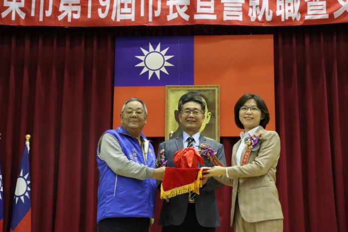 屏東市長周佳琪宣誓就職  「全民市長」照顧市民